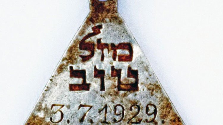 Encuentran el pendiente de una joven víctima del Holocausto, posiblemente relacionada con Ana Frank