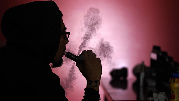 Fumar perjudica la salud: joven pierde 7 dientes al explotarle un cigarrillo electrónico en la boca