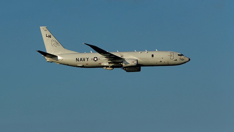 Un avión estadounidense patrulla al portaaviones ruso Admiral Kuznetsov