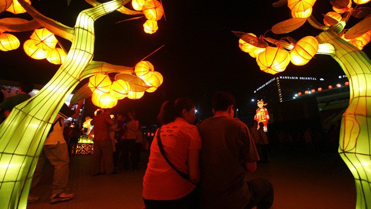 Furor en China: La demanda de 'novios de alquiler' se dispara con el Año Nuevo