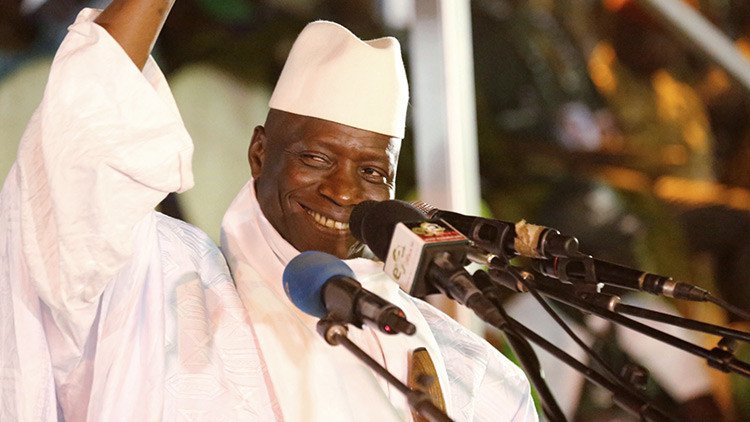 Un presidente que quiso mandar "mil millones de años" con el "Banco de Alá" y sus vecinos lo echan