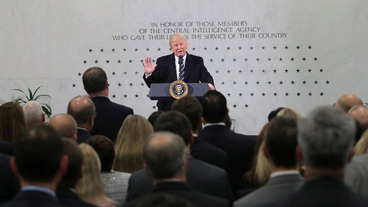 Trump a la CIA: "Estoy con ustedes al 1.000%"