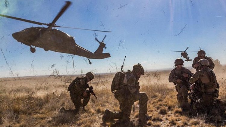 Trump firma un decreto para emprender "una gran reconstrucción" de las Fuerzas Armadas de EE.UU.