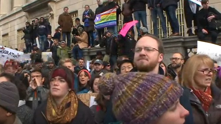 Video: Protestas en Washington contra el bloqueo migratorio antimusulmán de Trump