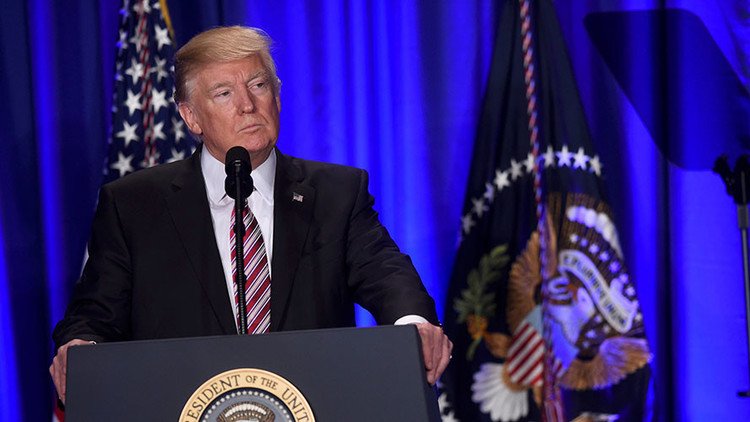 Una petición popular para que Reino Unido anule la visita de Trump suma ya más de 800.000 firmas