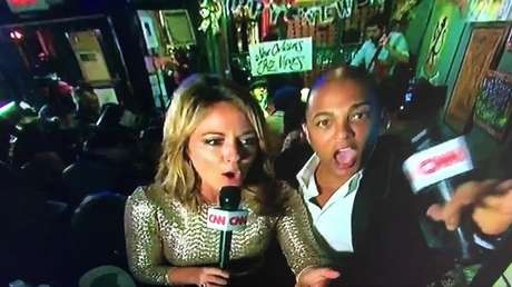 La CNN corta el micro a un presentador, demasiado ‘contento’ tras beber tequila