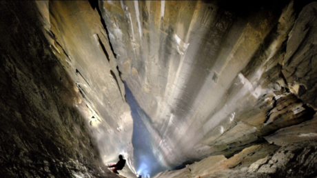 Descubren en España uno de los mayores pozos verticales del mundo