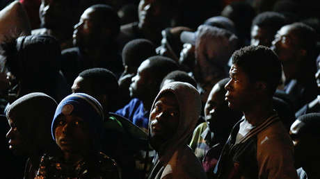 Motín y toma de rehenes en un centro de refugiados en Italia (video)