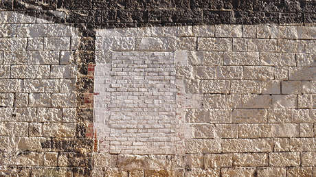 Insólito: Un alemán intenta salir de su casa pero encuentra la puerta enladrillada