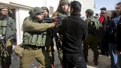 "La política israelí de disparar a matar pertenece a las leyes del cine occidental"