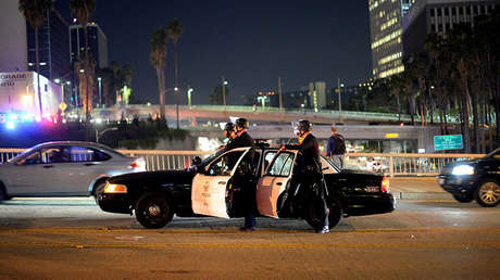Un policía lanza brutalmente contra el suelo a una estudiante afroamericana en EE.UU. (VIDEO)