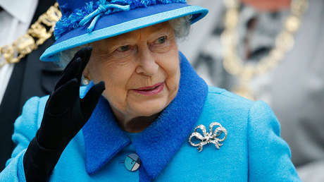 La reina de Inglaterra, casi disparada por su propio guardia