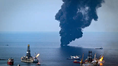 Se registra un incendio en una plataforma petrolera en el golfo de México