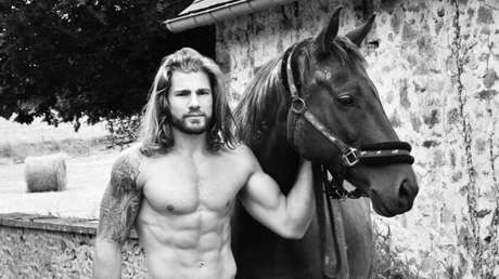 Sexi 2017: Agricultores franceses rinden homenaje al campo en un provocativo calendario (FOTOS)