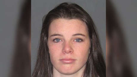 Una joven fugitiva se burla de la Policía en Facebook 