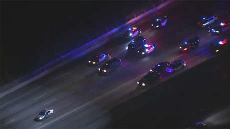 VIDEO: Transmiten en vivo "la persecución policial más lenta y aburrida de la historia" 