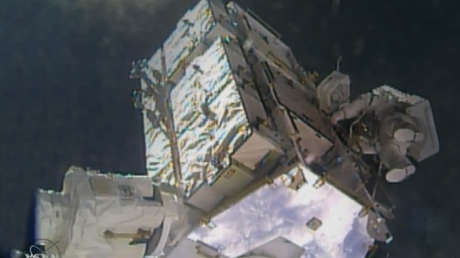 Dos astronautas de la NASA realizan la segunda caminata espacial del año 2017