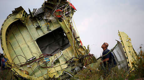Hallan restos de una víctima del vuelo MH17 entre las pertenencias de dos periodistas neerlandeses