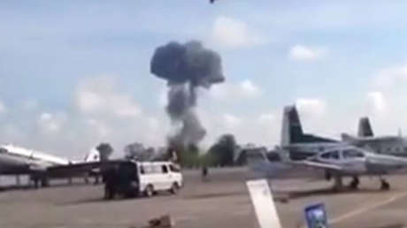 Tailandia: Un caza se estrella durante un espectáculo aéreo por el Día del Niño (Video)