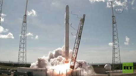 Space X lanza un cohete Falcon 9 con 10 satélites de comunicación