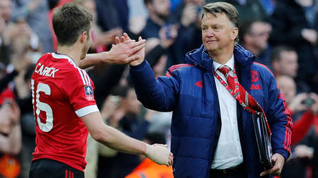 Louis van Gaal deja los banquillos tras ganar 20 títulos