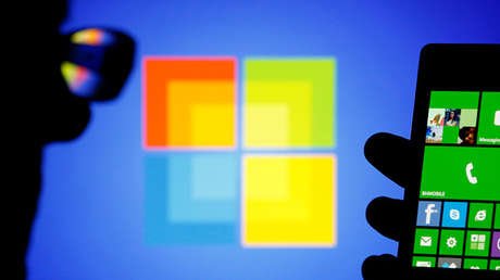 Microsoft patenta un teléfono móvil que se dobla y se convierte en tableta (foto)