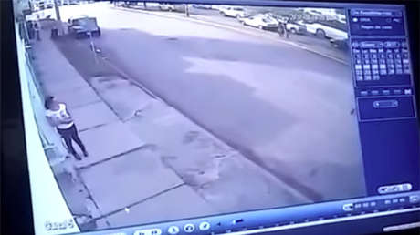 VIDEO: Se salva por segundos de morir por la explosión de una granada en Cancún