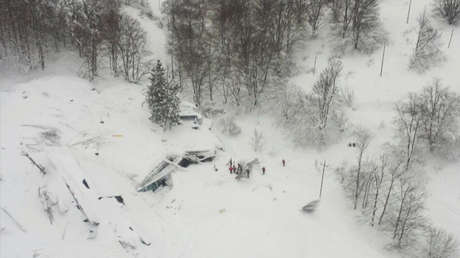 Difunden el primer video desde el hotel italiano cubierto por un alud