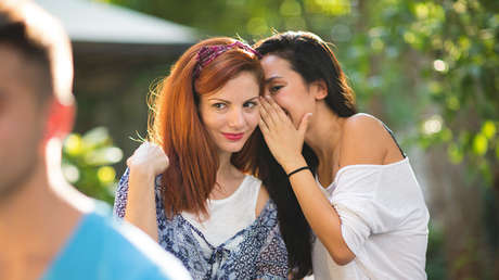 Científicos descubren los beneficios de chismear