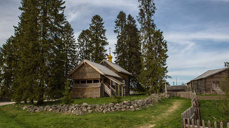 Fotos: Los vecinos del pueblo más bello de Rusia piden que les protejan... de los turistas
