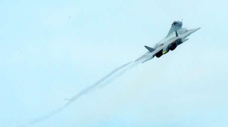 El primer video de repostaje en el aire del cazabombardero ruso de quinta generación T-50 (PAK-FA)