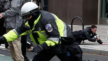 El correponsal de RT América todavía está detenido tras las protestas en Washington