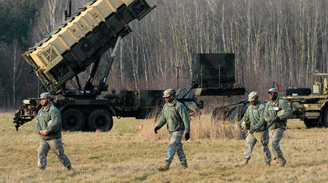 Un camión militar de EE.UU. vuelca en Polonia y esparce munición de tanque por una carretera (Video)