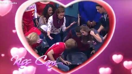 Petición de matrimonio ante la 'Kiss Cam' acaba terriblemente mal