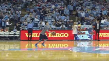 Un recogepelotas de 12 años sorprende a todos