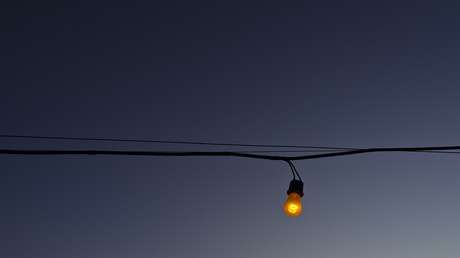 Un joven muere tras intentar cruzar de un edificio a otro a través de cables de electricidad