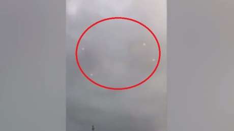 Se esfuma de la Red un video de un grupo de 'ovnis' cruzando la frontera entre México y EE.UU.