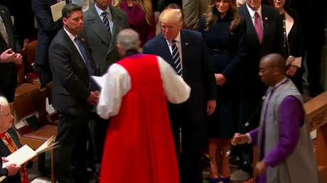 ¿Se negó Trump a saludar a un sacerdote afroamericano? (Videos)