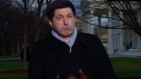 Polémica por las manos de un presentador de la BBC