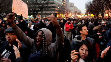 Absuelven de cargos al periodista de RT América por cubrir las protestas en Washington