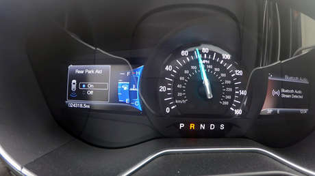 Video: ¿Qué sucede si pones la reversa circulando a toda velocidad?