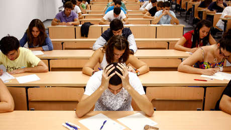 España: nueve universitarios brillantes hacen 'crowfunding' para poder seguir estudiando