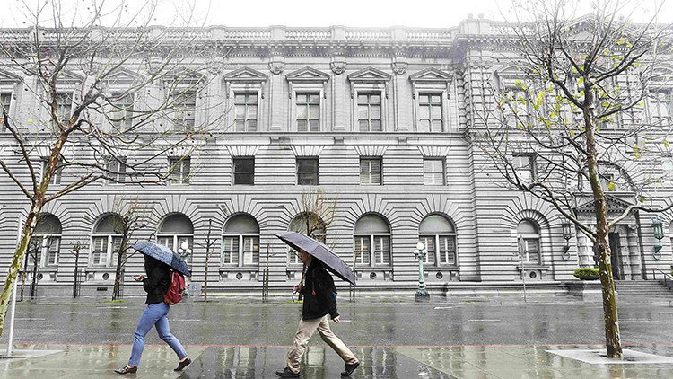 Un tribunal de apelaciones de EE.UU. mantiene el bloqueo del decreto migratorio de Trump