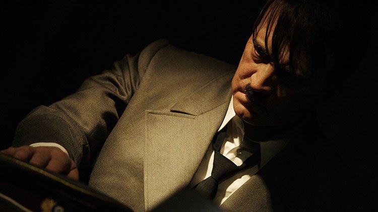 Autoridades austríacas a la caza de 'Hitler': Un 'doble' del dictador aparece en su ciudad natal