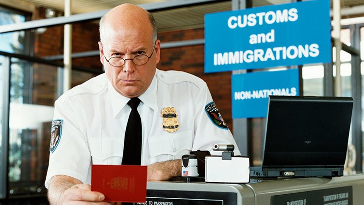 5 trucos para cruzar la frontera de EE.UU. sin entregar nuestros datos digitales