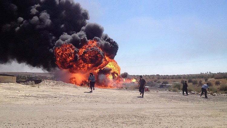 VIDEO: Terrorista suicida vuela por los aires tras ser burlado por un grupo de milicianos en Siria