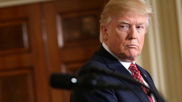 Trump: "La conexión con Rusia es un intento de encubrir los errores de campaña de Hillary Clinton"