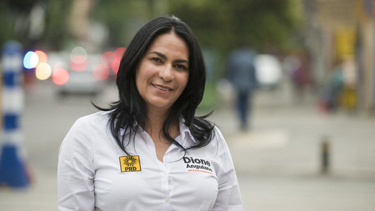 Funcionaria mexicana enseña a jóvenes a colocar condones con la boca (VIDEO)