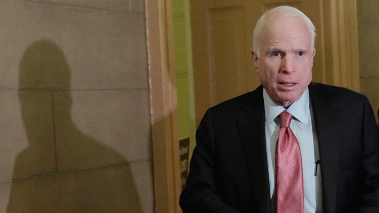 Humoristas rusos llaman a McCain haciéndose pasar por el primer ministro de Ucrania