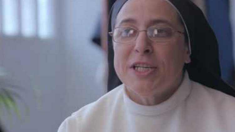 Un actor porno y una monja argentina se reúnen para convertir a los niños en "invulnerables"